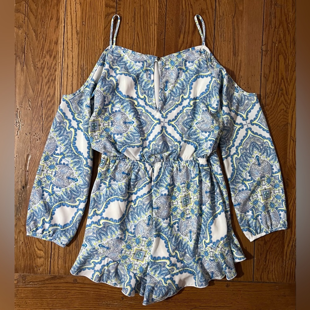 Altar'd State Paisley Print Cold Shoulder Romper! Size Small. - Picture 8 of 15